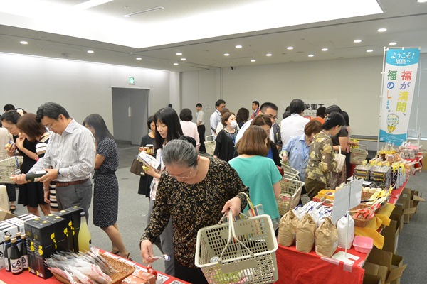 Many employees visited the fair to purchase items from Fukushima.