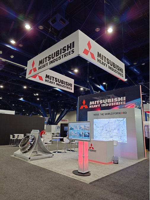 Exhibiting a rotating machine at the entrance of the booth