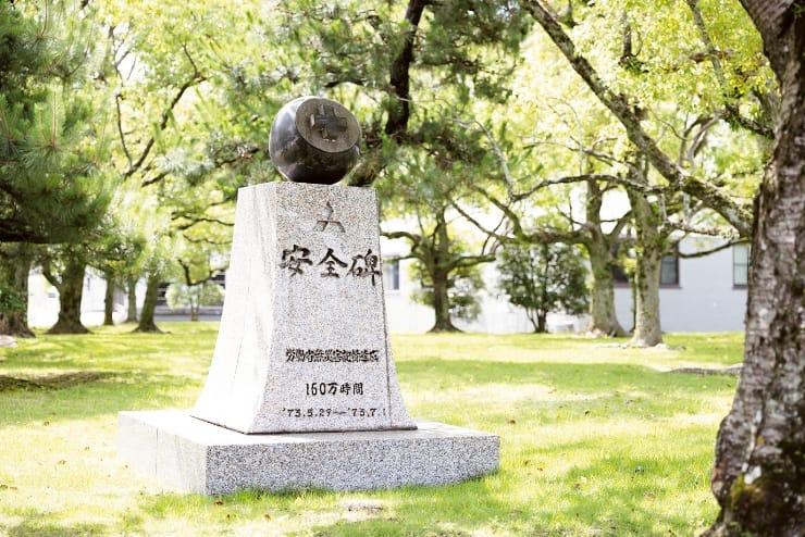 Safety monument built to commemorate going 1.6 million consecutive hours
without an accident