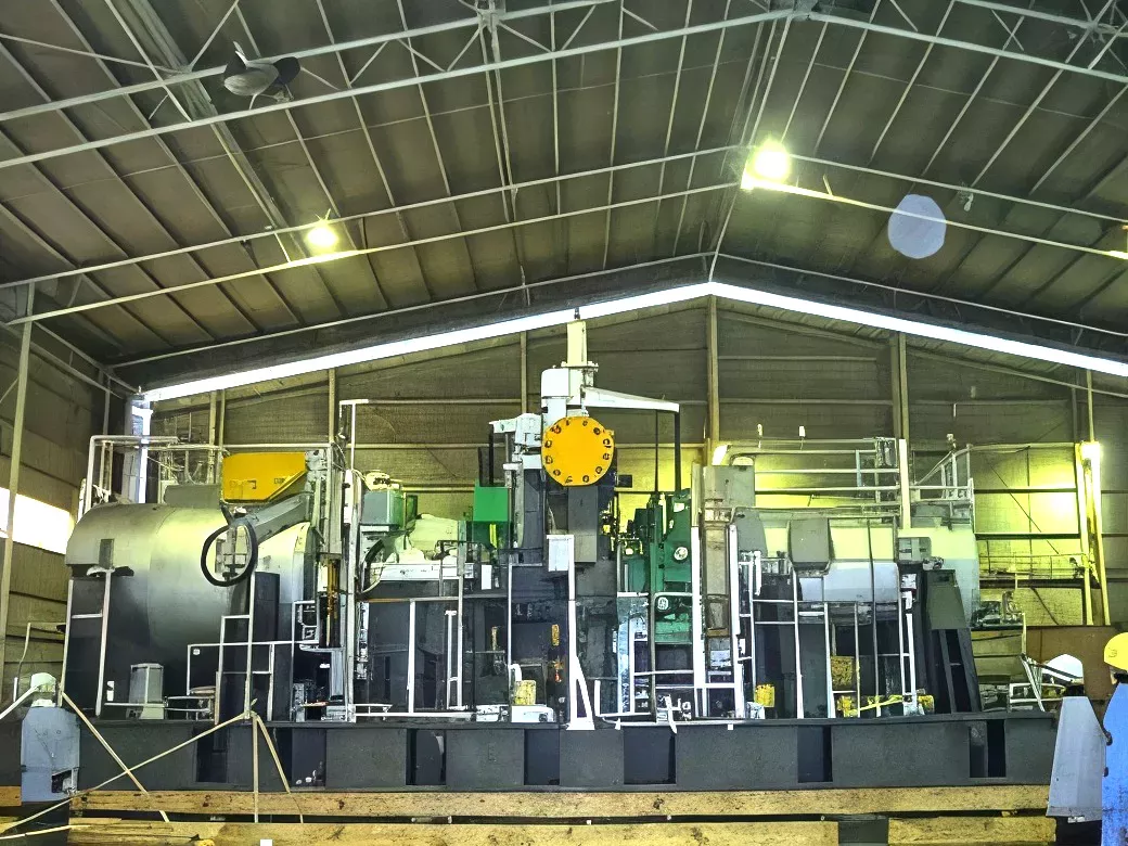 Methanol synthesis gas compressor and both shaft end drive steam turbine