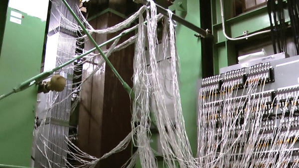 Mockup fuel assembly instrumented with strain gauges