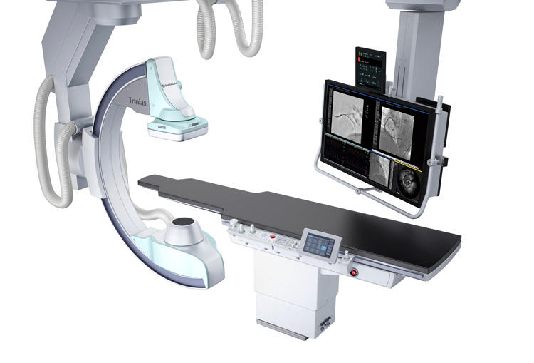 写真：心臓・腹部血管造影装置