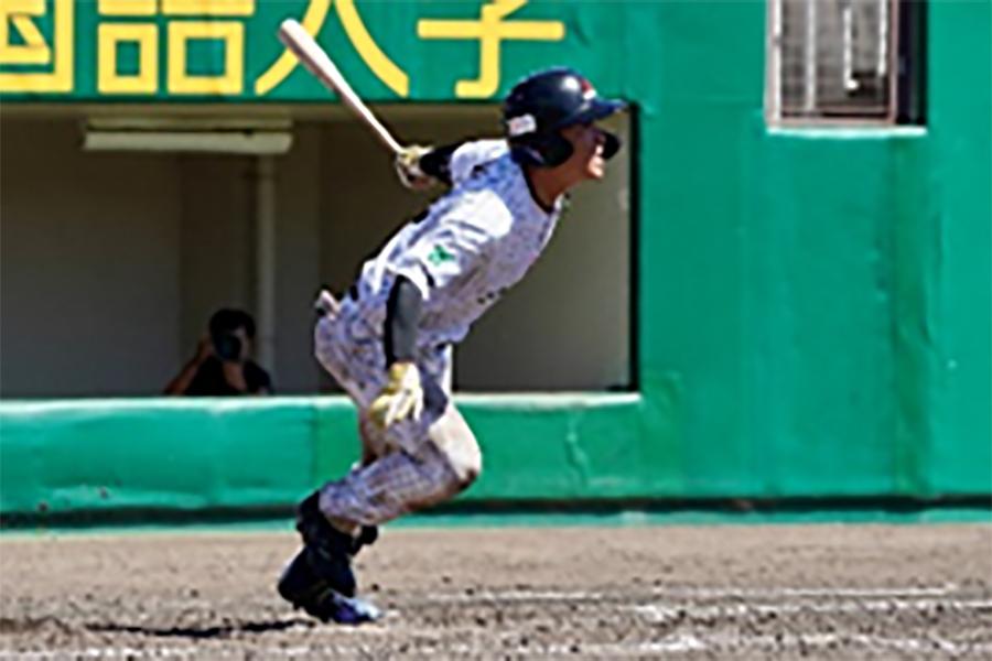 殊勲打を放つ石井選手