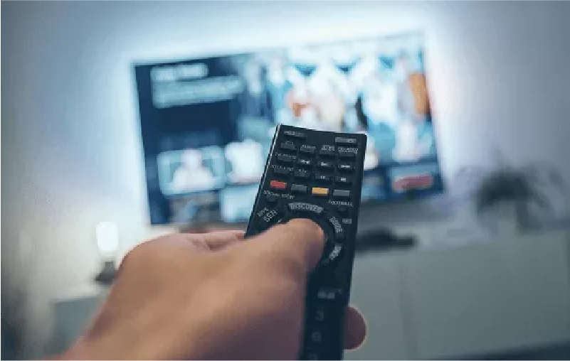 テレビを見るイメージ写真
