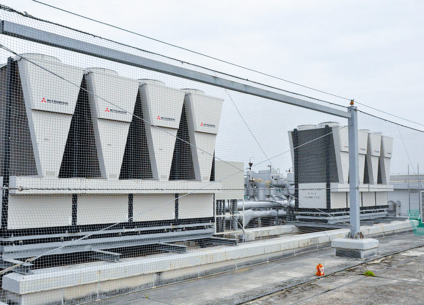 三菱重工冷熱 大和工場 屋上 空冷ヒートポンプモジュールチラー