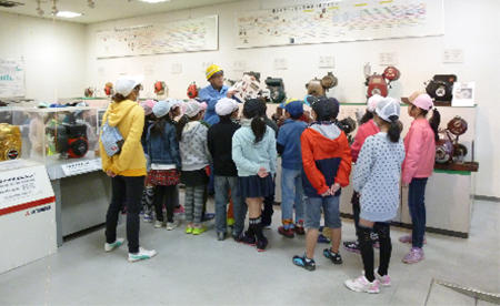 名古屋市立岩塚小学校の見学の様子