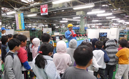 名古屋市立八社小学校の見学の様子