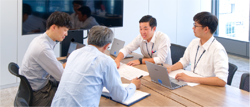 先輩社員インタビュー