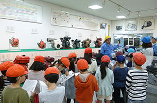 名古屋市立岩塚小学校の見学の様子