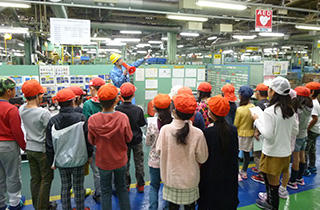 名古屋市立岩塚小学校の見学の様子
