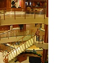豪華客船の装飾階段