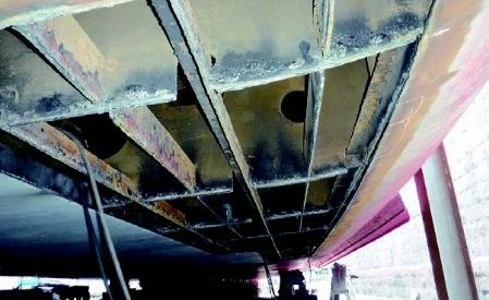 船型保持による船底外板切替工事