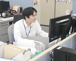 経済経営学科出身 八重樫さん