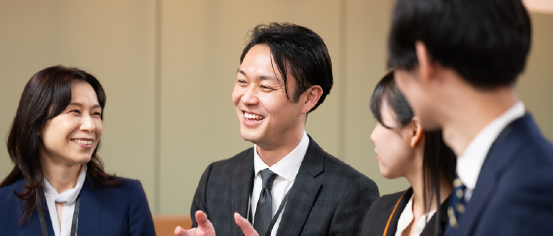先輩社員インタビュー