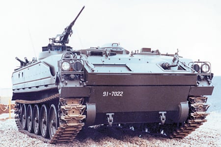 73式装甲車