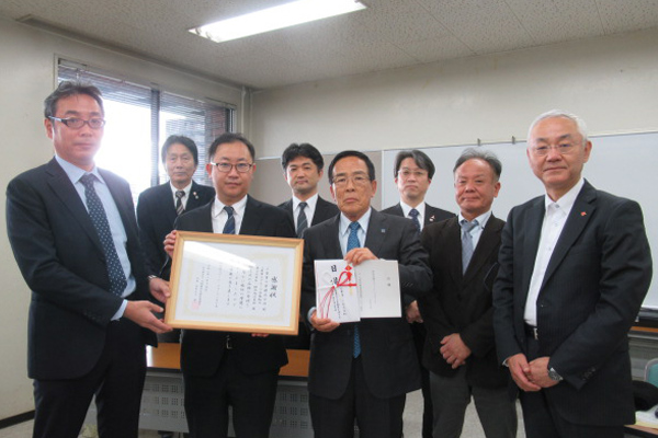 Donation ceremony at Osaka Prefecture Council of Social Welfare