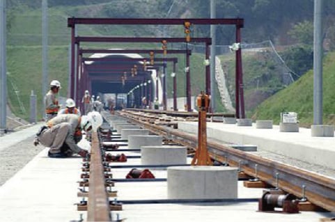 台湾高速鉄道軌道工事の様子