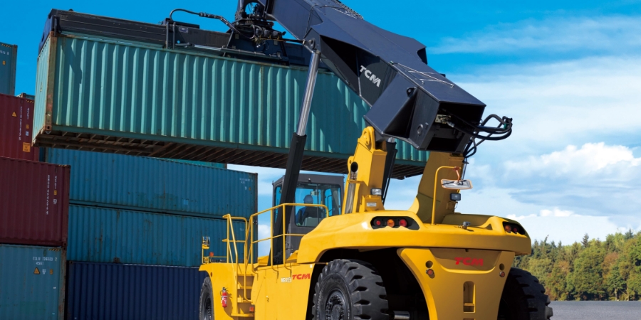 リーチスタッカー