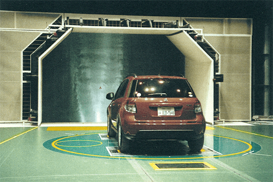 実車低騒音風洞の実験写真