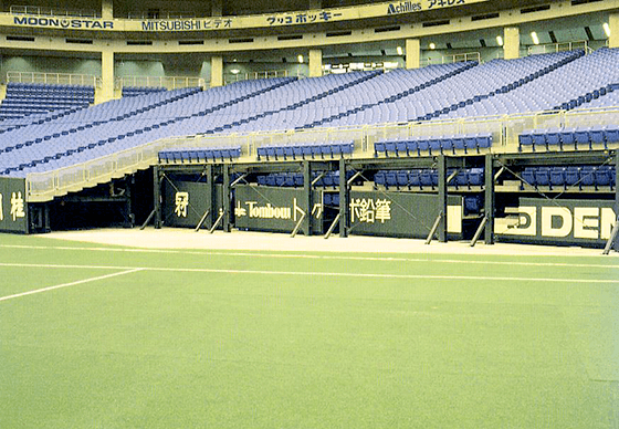 Photograph of Tokyo Dome (moving system for domes and stadiums)