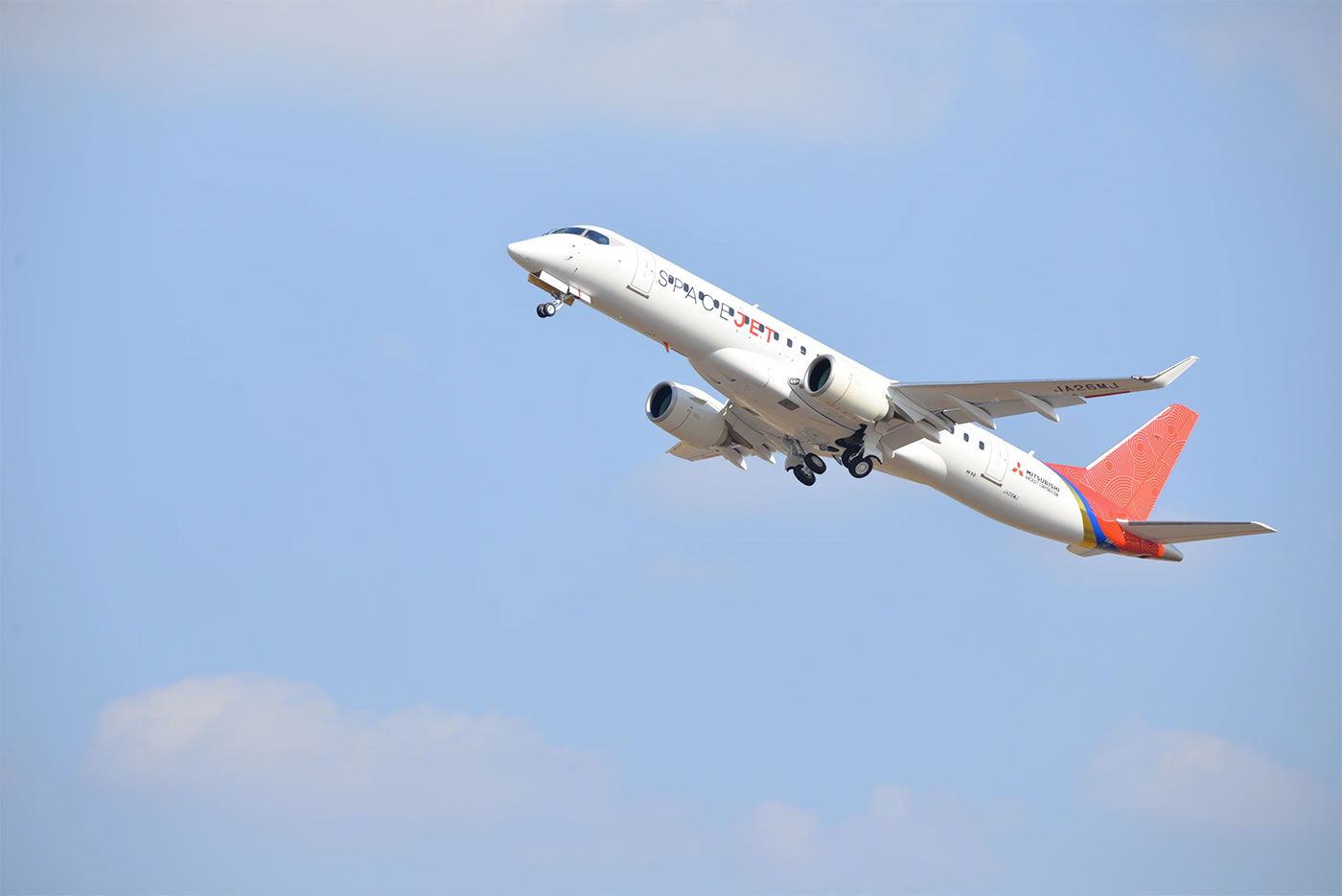 三菱航空機、三菱スペースジェット飛行試験機（10号機）の初飛行を完了 | 三菱重工