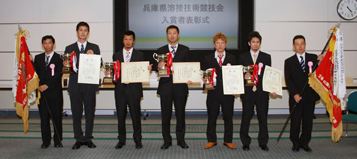 左から上總作業長、小田さん、土器手さん、梅元さん、花田さん、小林さん、櫛田係長