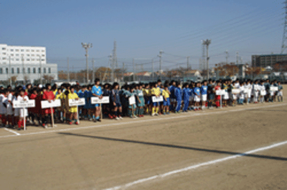 開会式に集まる各チームの選手