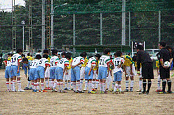 整列する選手たち。さあ試合が始まるぞ!