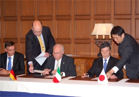[signing