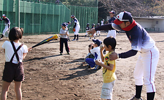 選手が丁寧に指導