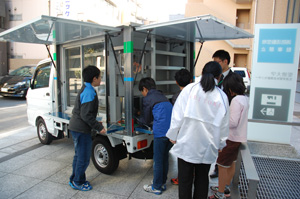 Vehicle equipped with a refrigeration unit