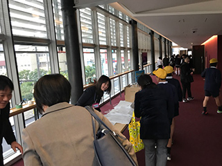 An employee volunteer in charge of reception in Higashihiroshima