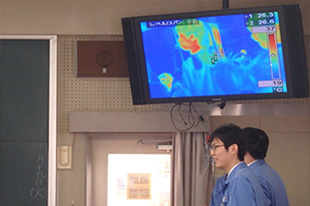 Using thermo viewer to visually check the temperature of the material 