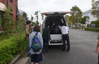 Assisting the visitors on departure from their hotel