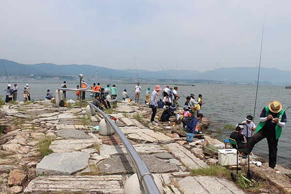 Families enjoying themselves while helping to protect the ecosystem