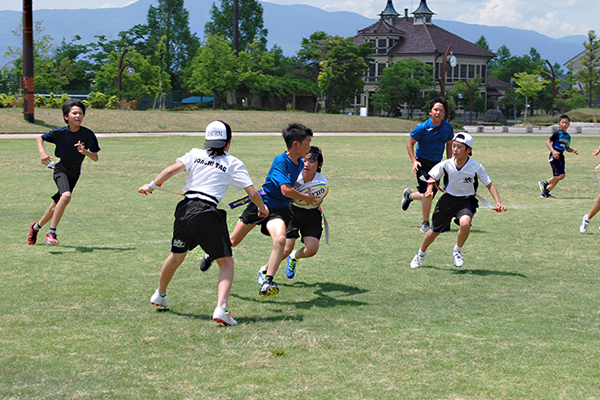 Exciting play on the rugby pitch