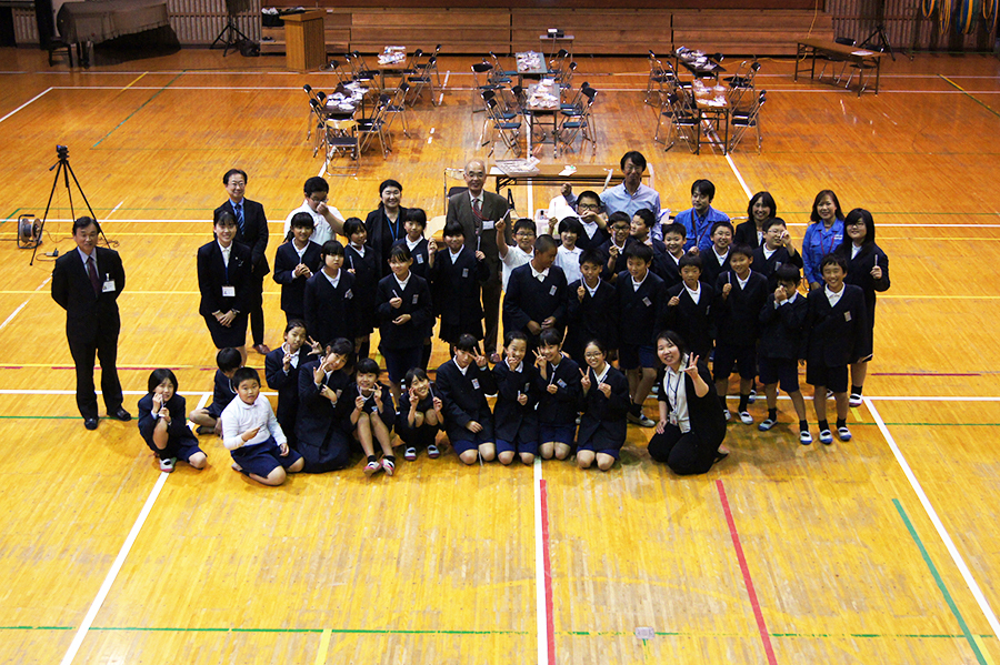 The students of Hongo Elementary School