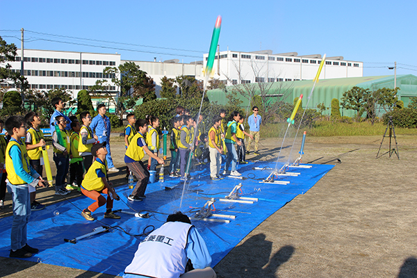 Mini pencil water rocket launching contest