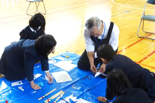 Making model airplanes from patterns printed on paper