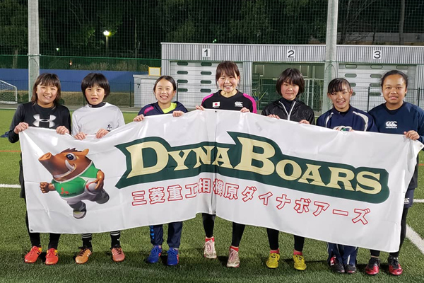 元日本代表の加藤選手（左から4人目）も特別コーチで参加