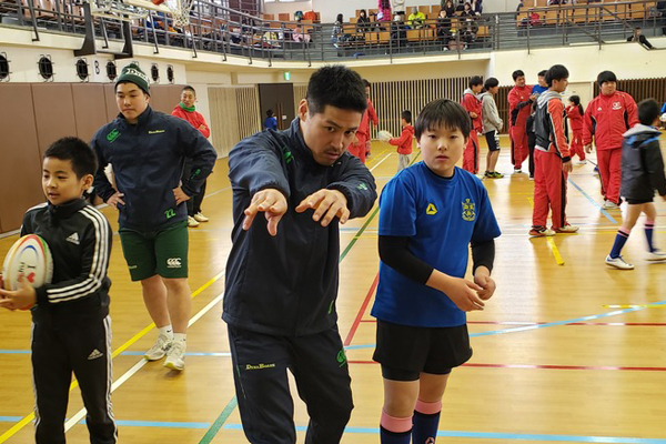 First-hand instruction by scrum-half Kosuke Enomoto