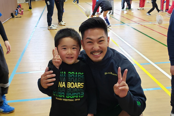 Posing for a shot with scrum-half Ippei Oshima