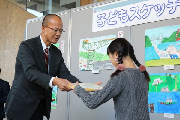 A winner accepting her award certificate