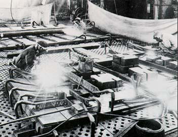 初期の電気溶接作業