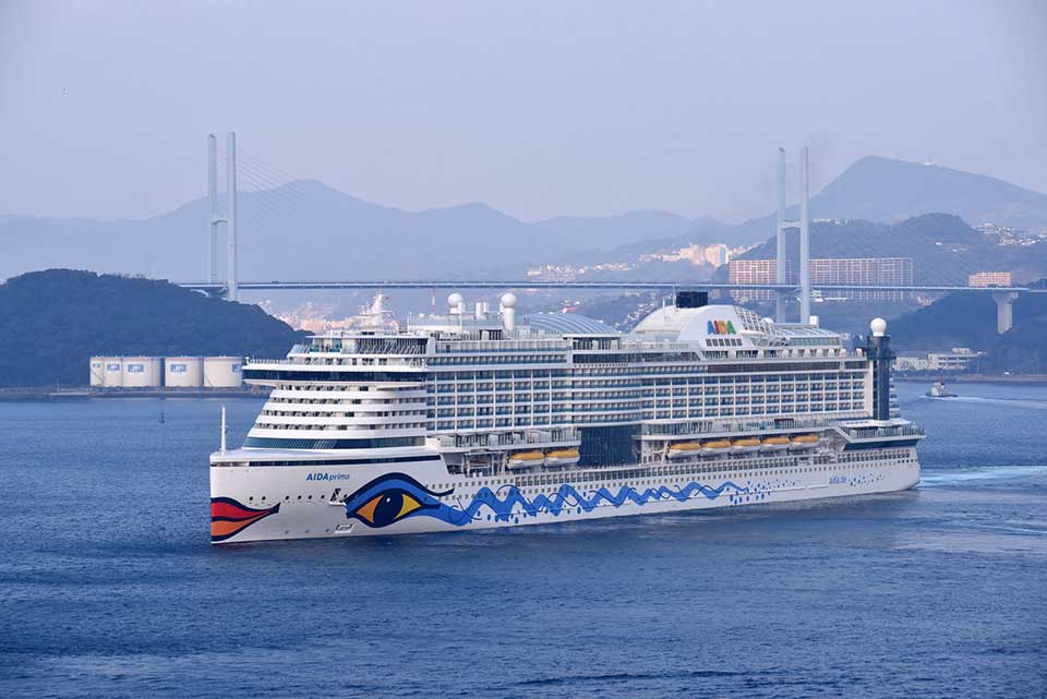 LARGE CRUISE SHIPS TO AIDA CRUISES