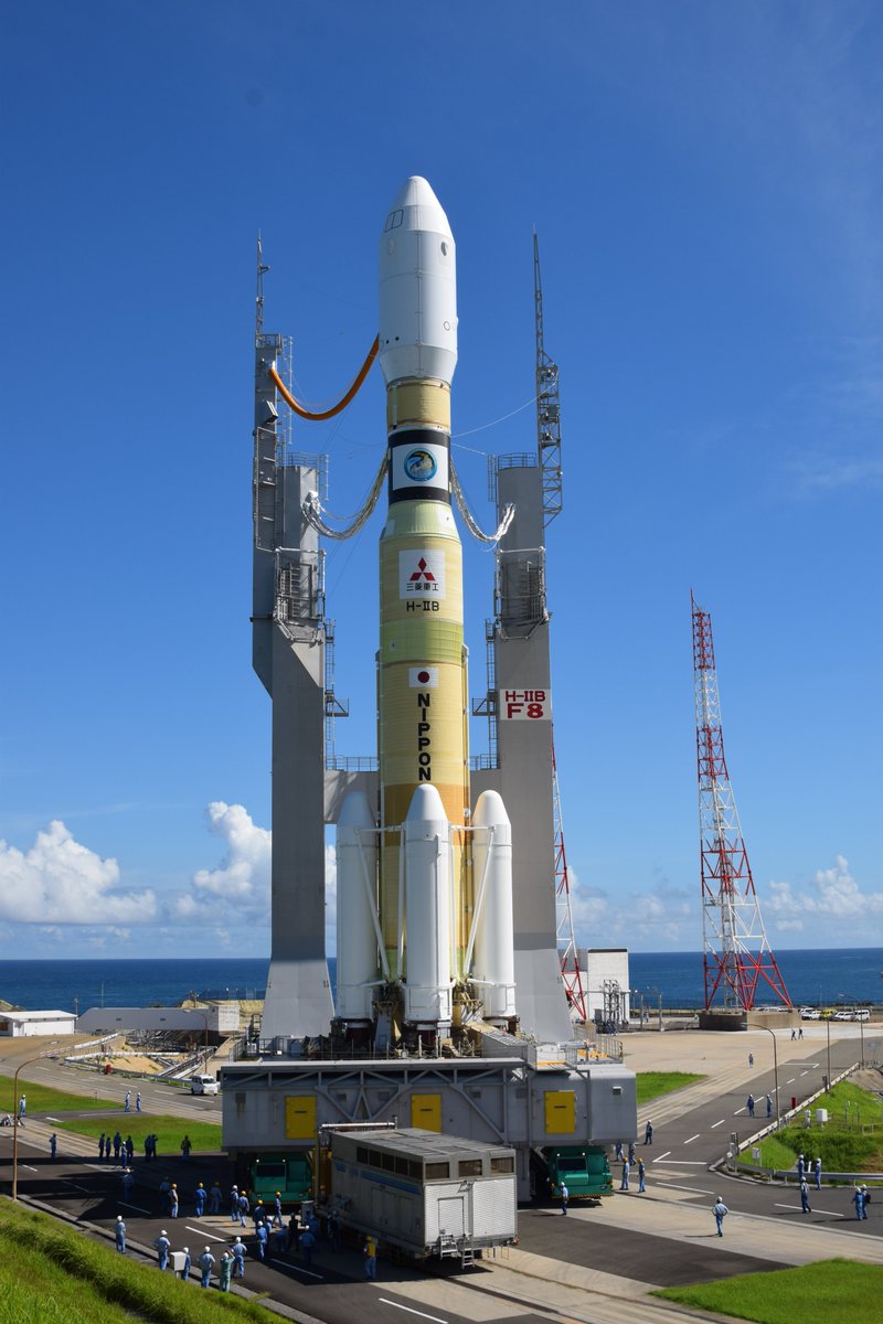 組立棟から射点に移動。Moving from VAB Vehicle Assembly Building to the launch pad.