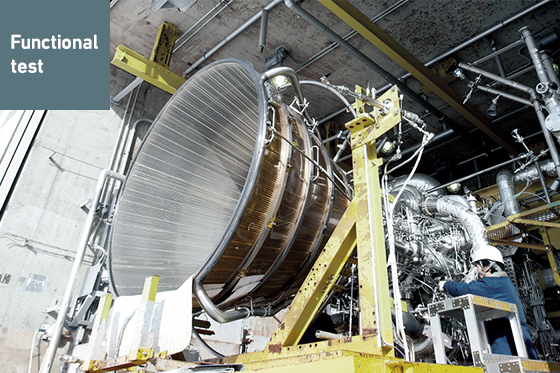 Photo: Combustion testing is conducted on engines at the Tashiro Field Laboratory in Akita Prefecture to confirm performance.