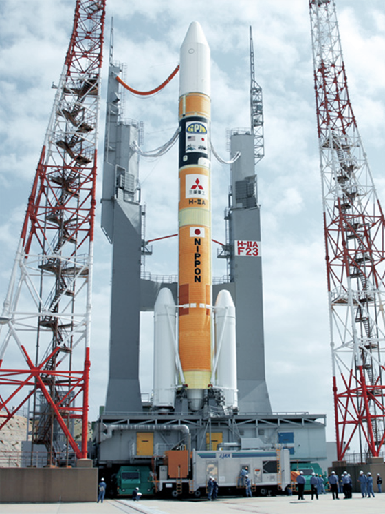 Photo: With technology and hope, the rocket takes aim for outer space.