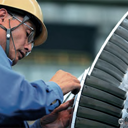 Photo:Welding a cooling structure into the combustion chamber of a gas turbine is a challenging operation.