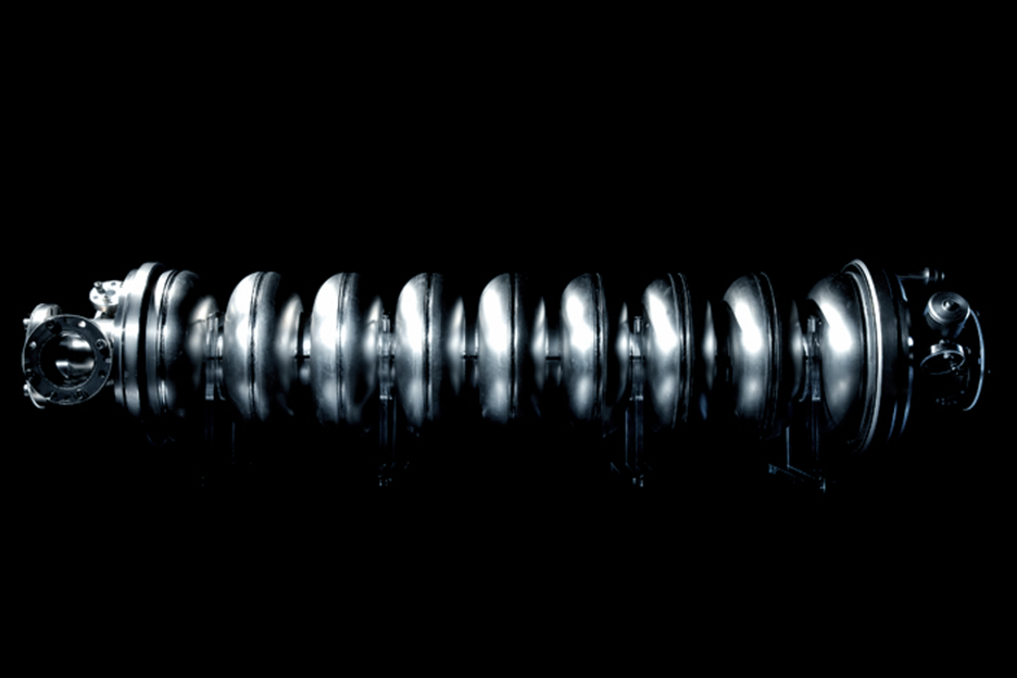 Photo:The superconducting accelerating cavity